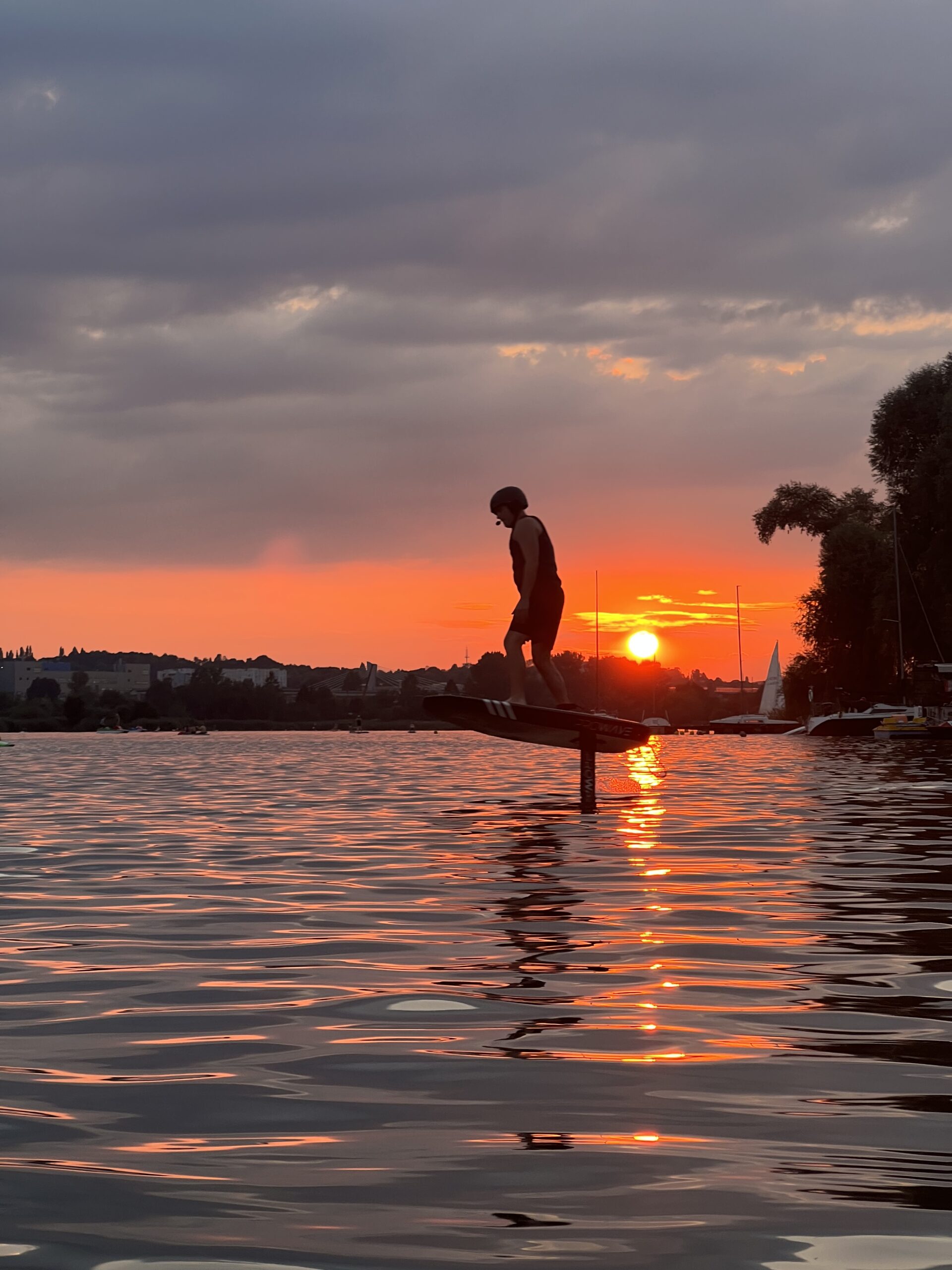 Ekologiczne surfowanie z efoilem, Efoil i ekologia, Elektryczna deska surfingowa Pro Wave Surfing